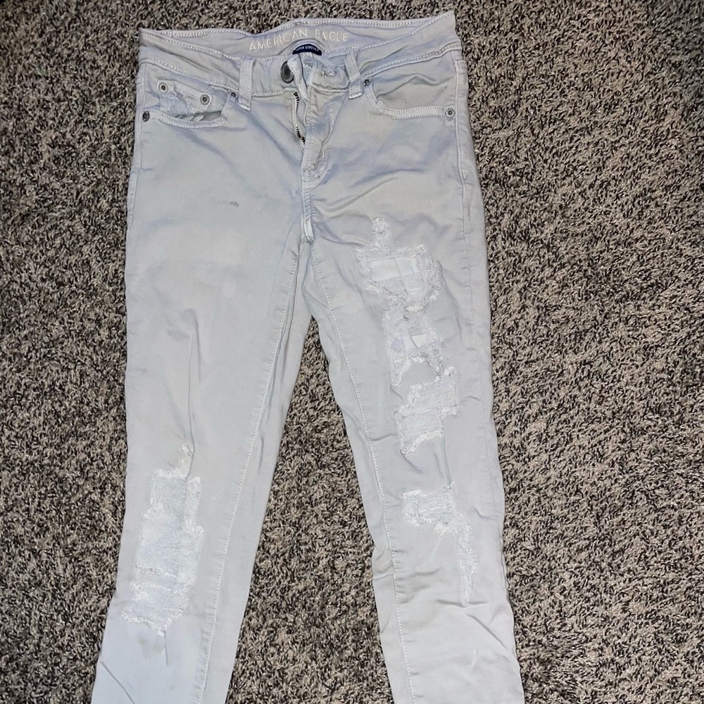 Size 4 super stretch off white skinny jeans from American Eagle.